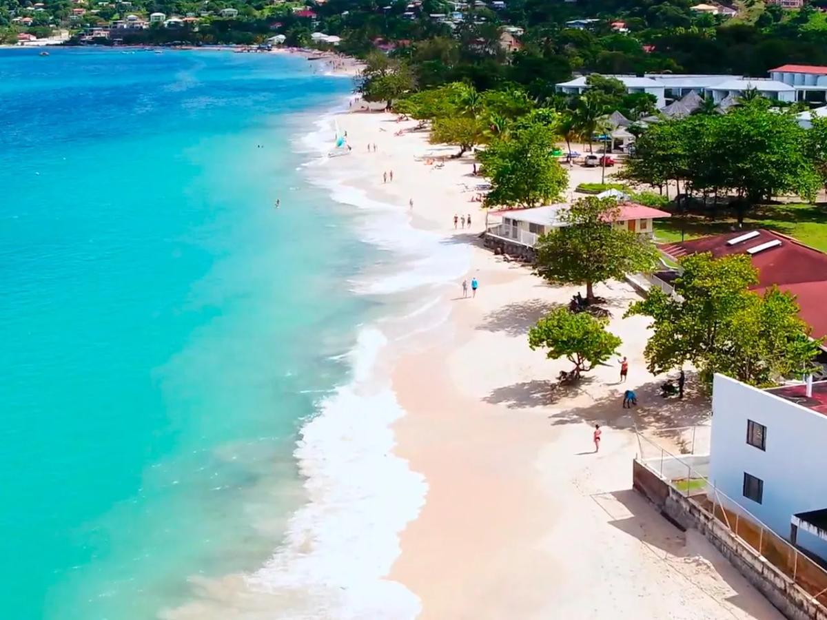BoomBastic Chapters Seychelles - Seychelles beaches in the summer season: how the monsoon affects holidays from June to September